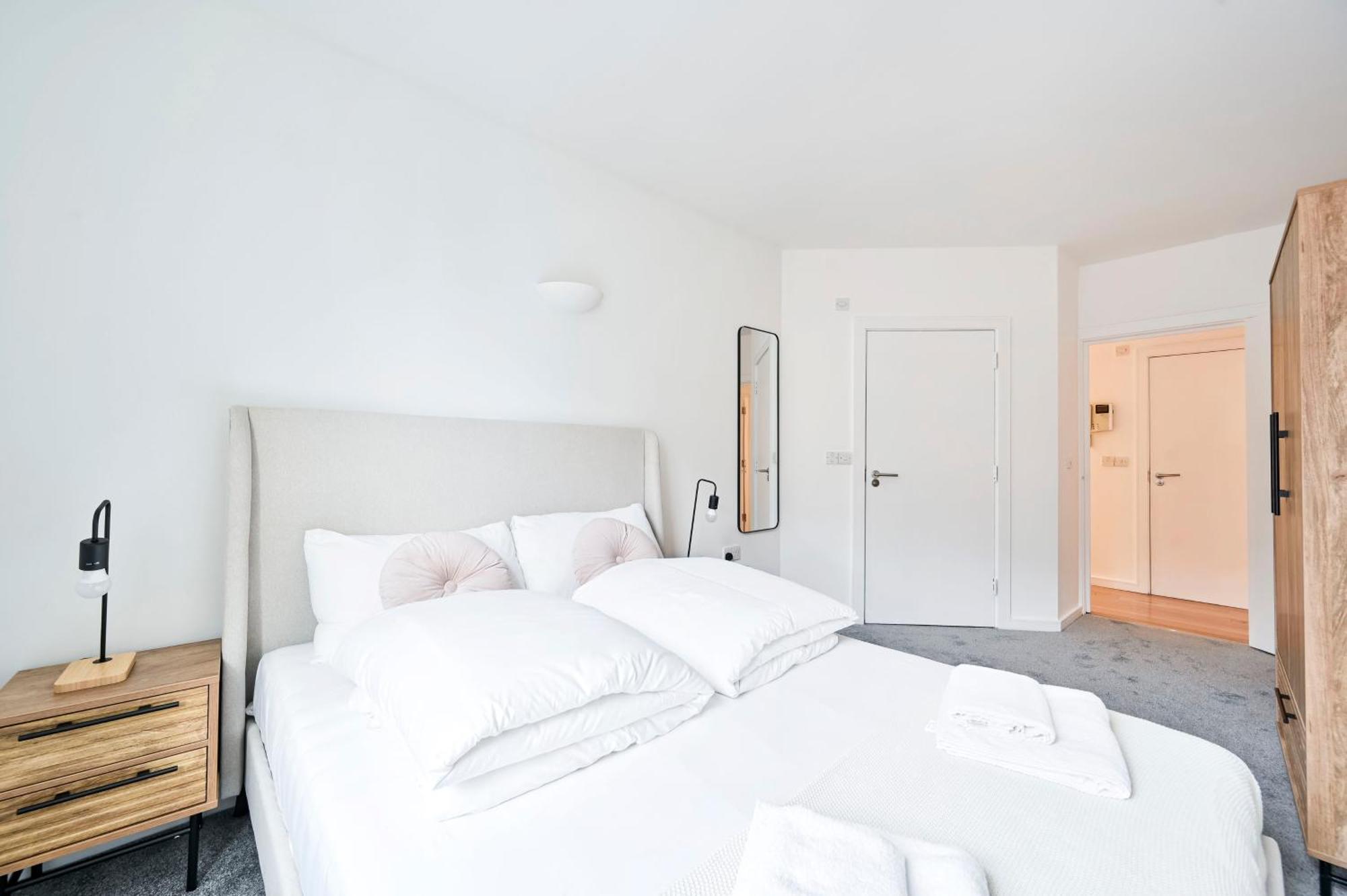 Lovely 2 Bed Tower Bridge Sleeps 6 * Londra
